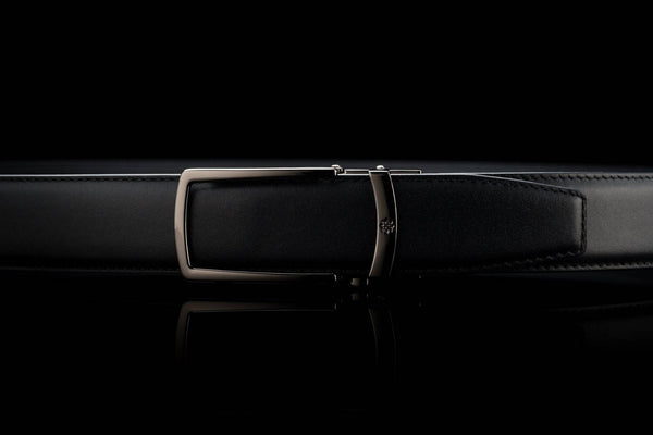 Eleganter Ledergürtel ohne Löcher in Schwarz mit offener Schnalle in Schwarz