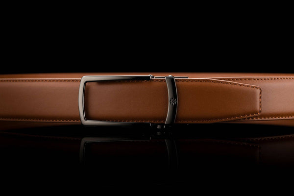 Eleganter Ledergürtel ohne Löcher in Cognac mit offener Schnalle in Schwarz