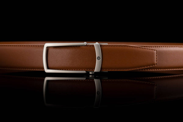 Eleganter Ledergürtel ohne Löcher in Cognac mit offener Schnalle in Silber