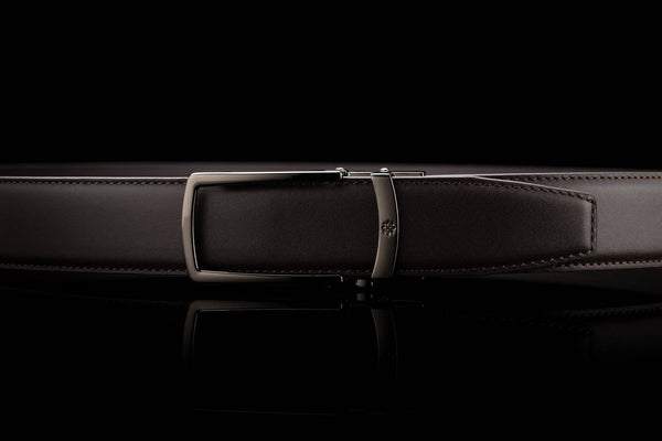 Eleganter Ledergürtel ohne Löcher in Dunkelbraun mit offener Schnalle in Schwarz