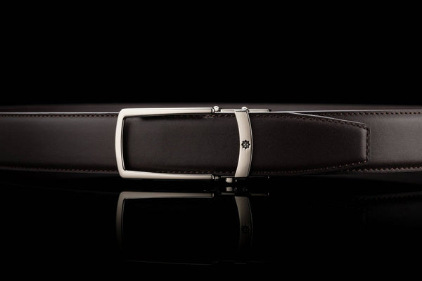 Eleganter Ledergürtel ohne Löcher in Dunkelbraun mit offener Schnalle in Chrom