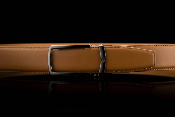 Eleganter Ledergürtel ohne Löcher in Hellbraun mit offener Schnalle in Schwarz