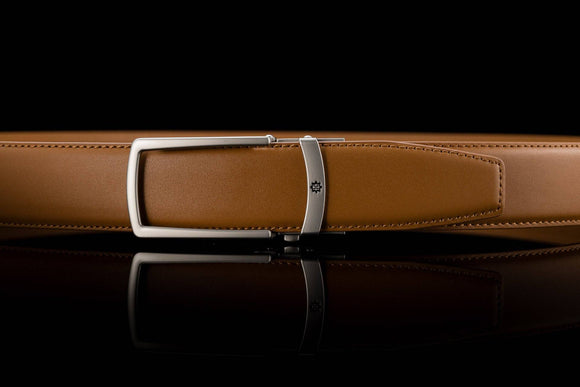 Eleganter Ledergürtel ohne Löcher in Hellbraun mit offener Schnalle in Silber