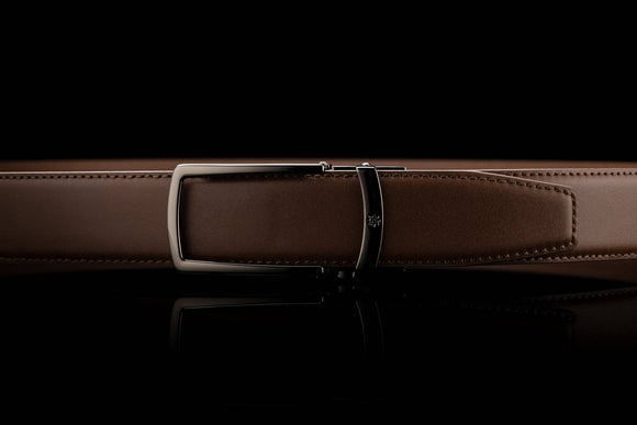 Eleganter Ledergürtel ohne Löcher in Mocca mit offener Schnalle in Schwarz