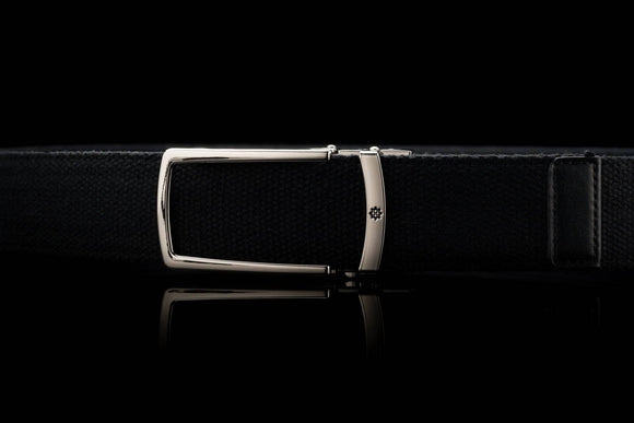 Breiter Stoffgürtel ohne Löcher in Schwarz mit offener Schnalle in Chrom