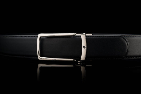 Breiter Ledergürtel ohne Löcher in Schwarz mit offener Schnalle in Chrom