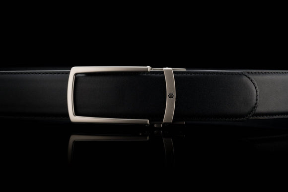 Breiter Ledergürtel ohne Löcher in Schwarz mit offener Schnalle in Silber