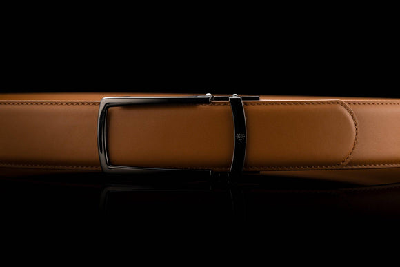 Breiter Ledergürtel ohne Löcher in Cognac mit offener Schnalle in Schwarz