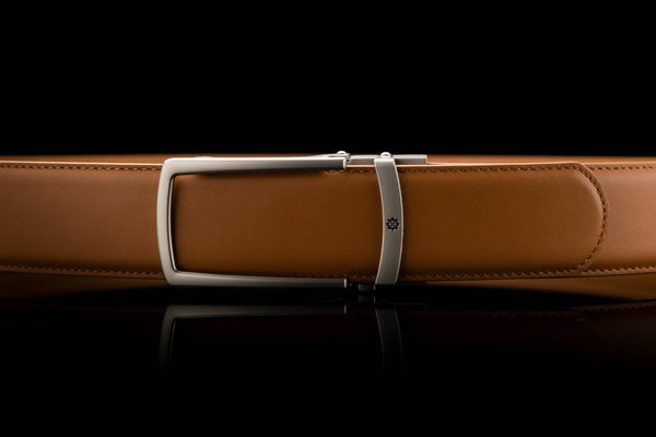 Breiter Ledergürtel ohne Löcher in Cognac mit offener Schnalle in Silber