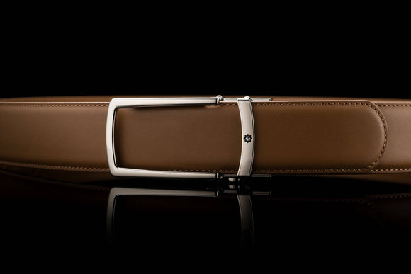 Breiter Ledergürtel ohne Löcher in Hellbraun mit offener Schnalle in Chrom