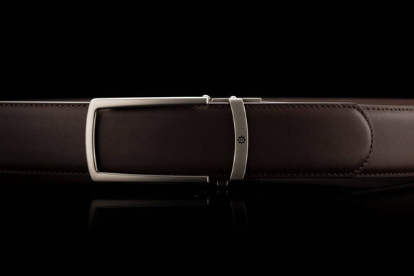 Breiter Ledergürtel ohne Löcher in Mocca mit offener Schnalle in Silber