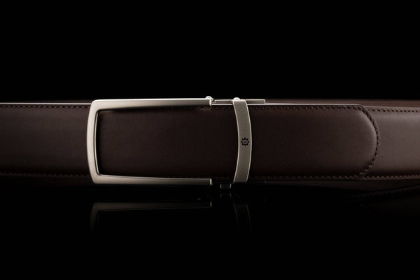 Breiter Ledergürtel ohne Löcher in Mocca mit offener Schnalle in Silber