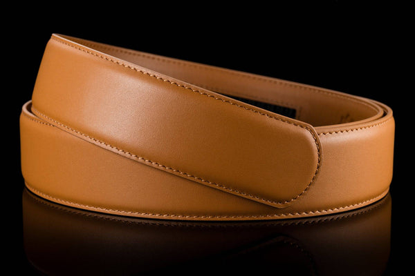 Breiter Gürtelriemen ohne Löcher aus Leder in Cognac